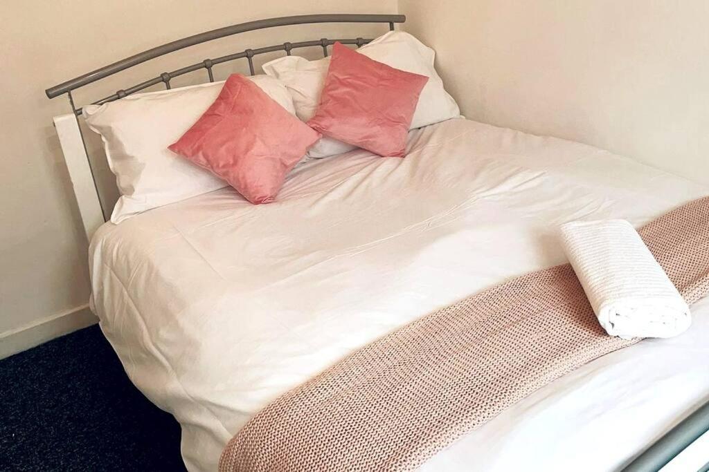 Вилла Comfortable Town House In Coventry City Centre Экстерьер фото
