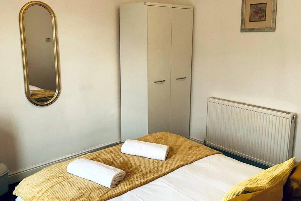 Вилла Comfortable Town House In Coventry City Centre Экстерьер фото